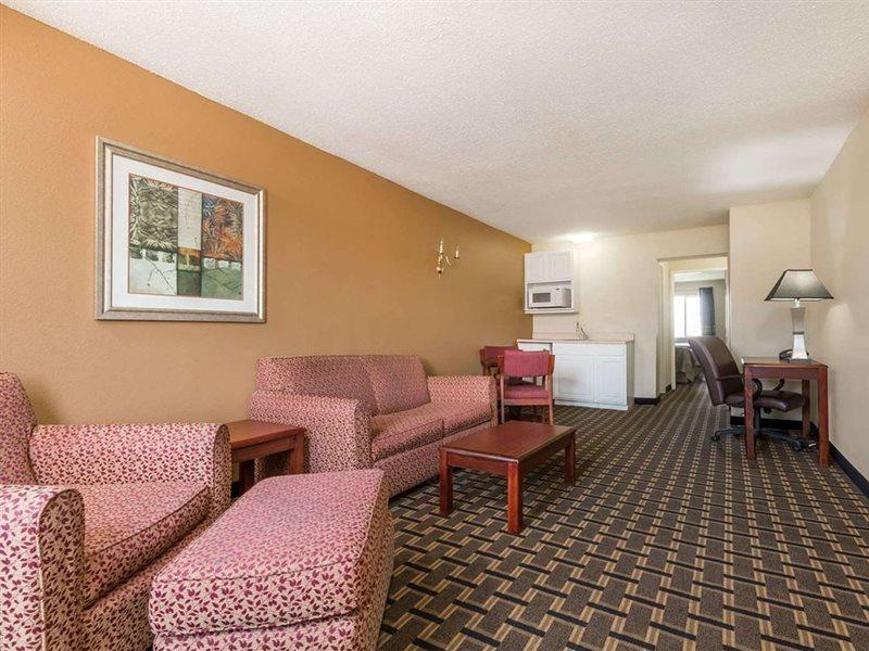 Hotel Super 8 By Wyndham Indianapolis/Ne/Castleton Area Exteriér fotografie