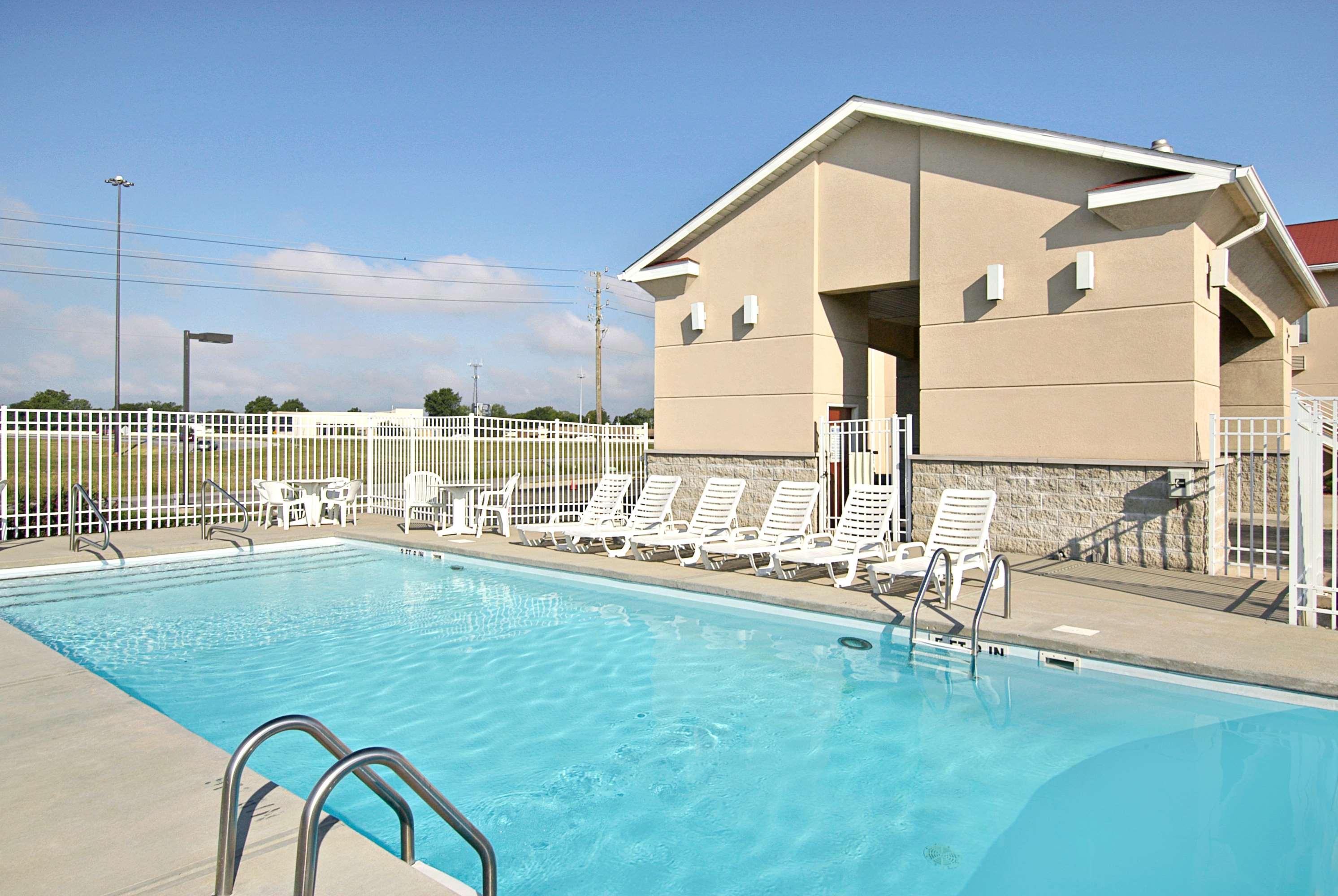 Hotel Super 8 By Wyndham Indianapolis/Ne/Castleton Area Exteriér fotografie