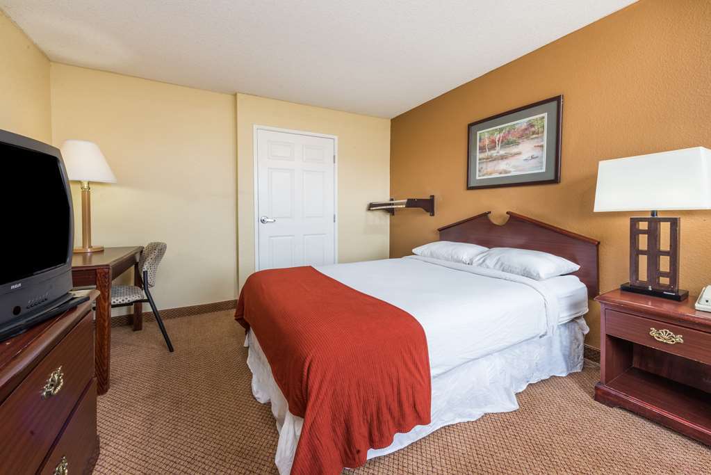 Hotel Super 8 By Wyndham Indianapolis/Ne/Castleton Area Pokoj fotografie